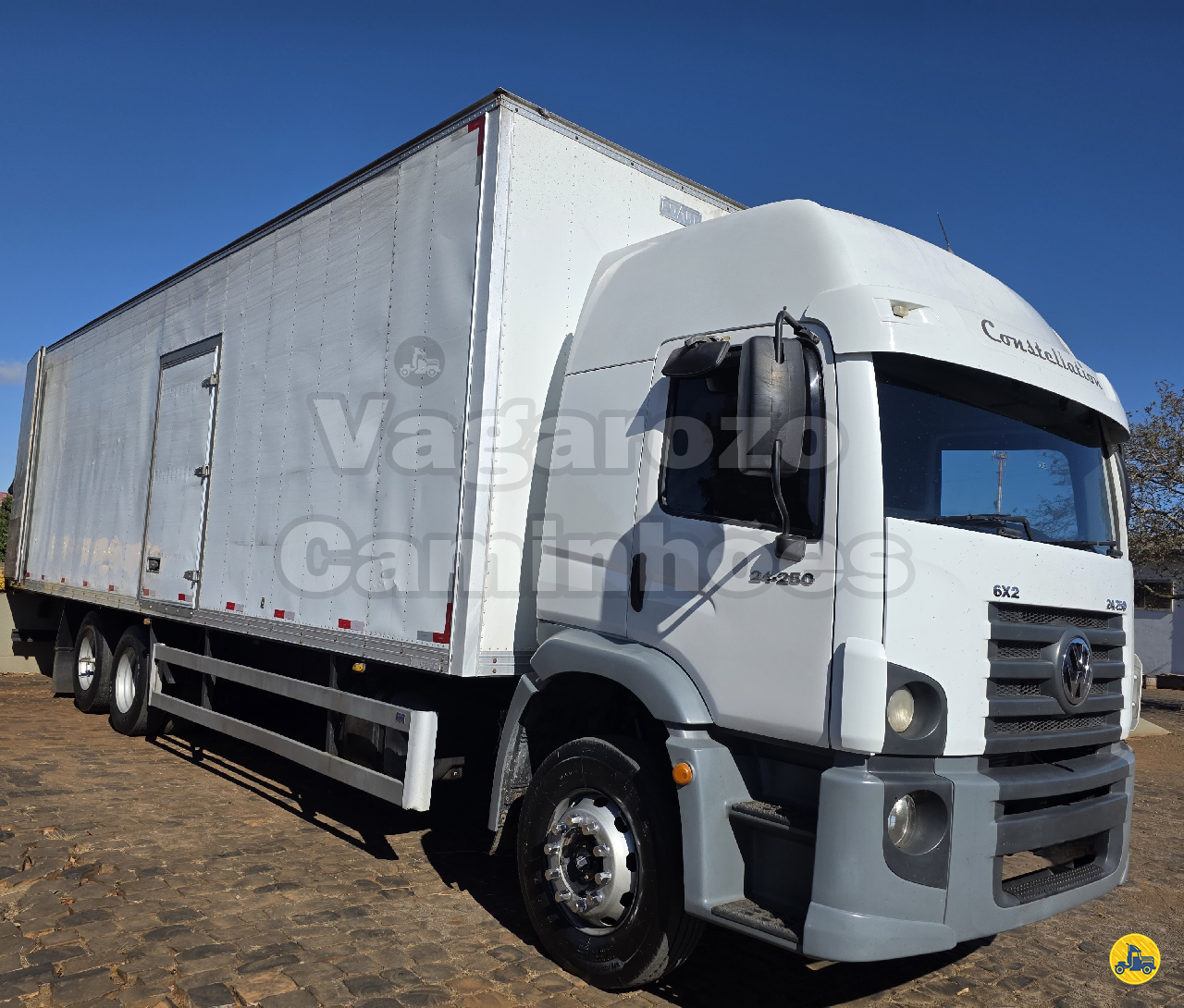 CAMINHAO VOLKSWAGEN VW 24250 Baú Furgão Truck 6x2 Vagarozo Caminhões APUCARANA PARANÁ PR