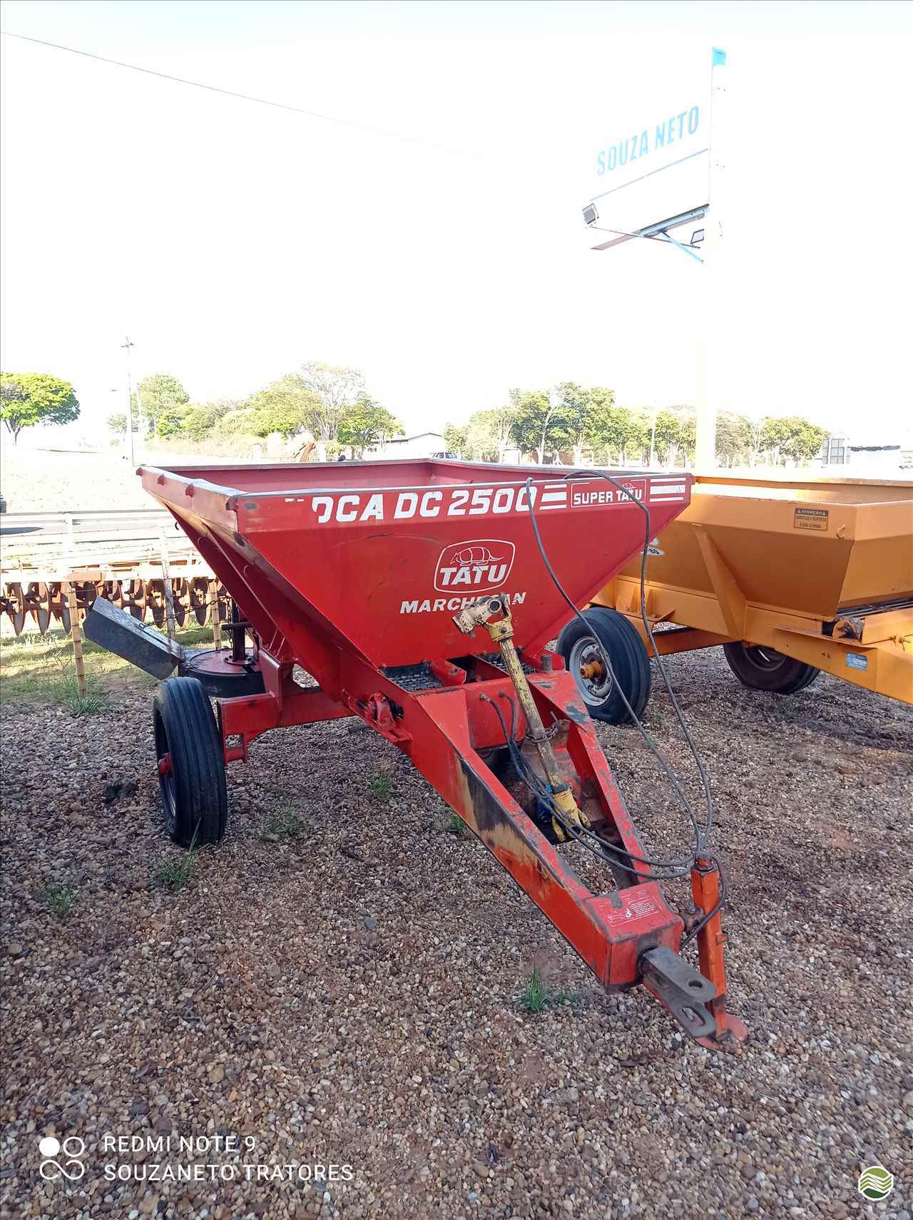 IMPLEMENTOS AGRICOLAS DISTRIBUIDOR CALCÁRIO 2500 Kg Souza Neto Tratores e Implementos SAO MANUEL SÃO PAULO SP