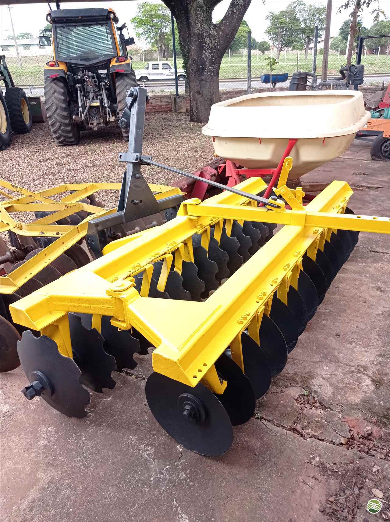 IMPLEMENTOS AGRICOLAS GRADE NIVELADORA NIVELADORA 28 DISCOS Souza Neto Tratores e Implementos SAO MANUEL SÃO PAULO SP