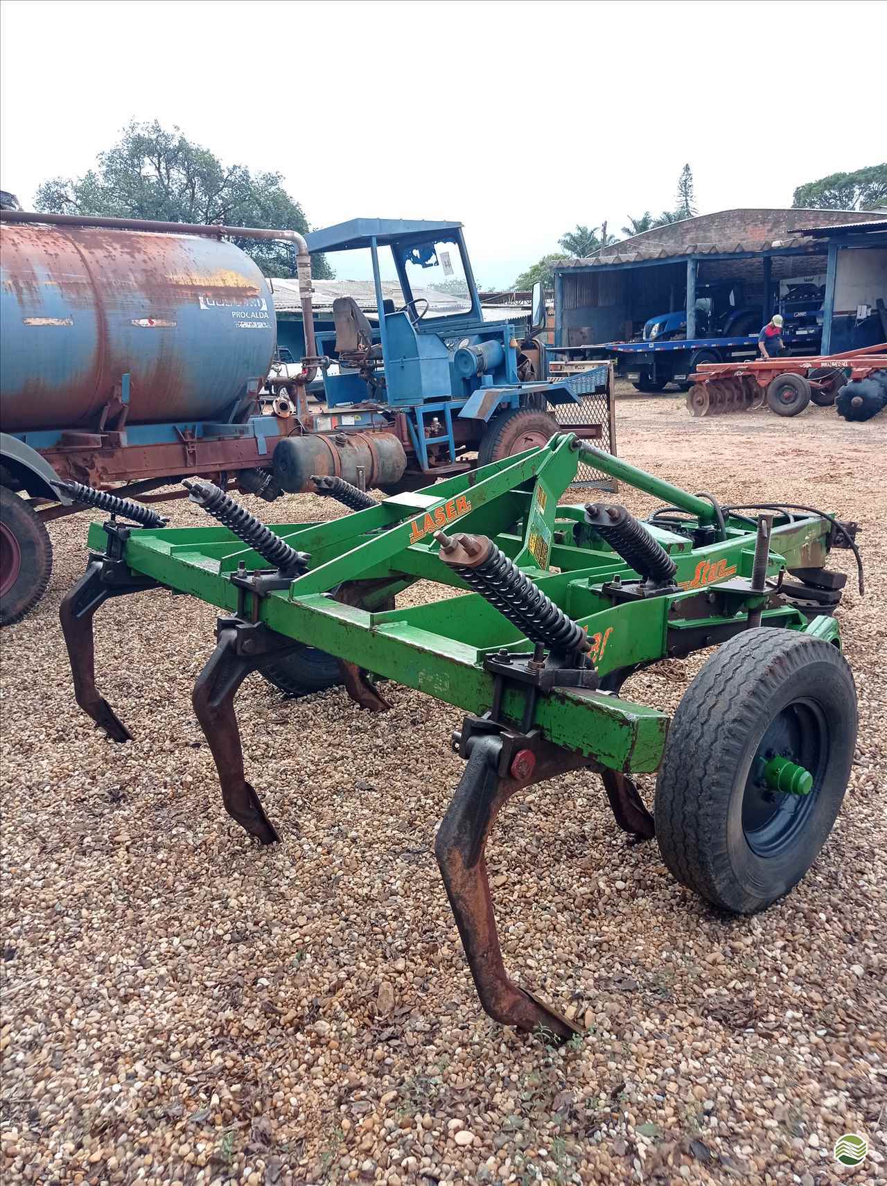 IMPLEMENTOS AGRICOLAS SUBSOLADOR 5 HASTES Souza Neto Tratores e Implementos SAO MANUEL SÃO PAULO SP
