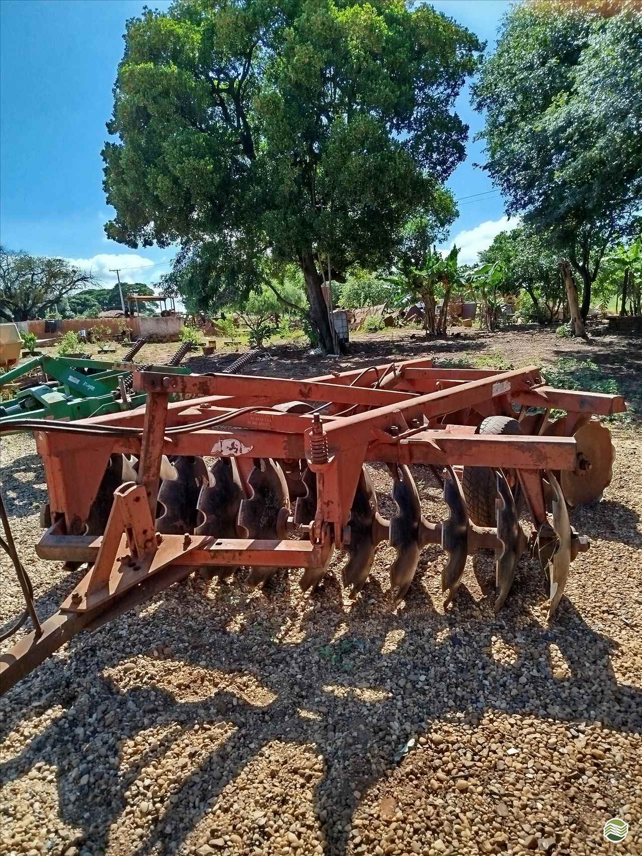 IMPLEMENTOS AGRICOLAS GRADE INTERMEDIÁRIA INTERMEDIÁRIA 24 DISCOS Souza Neto Tratores e Implementos SAO MANUEL SÃO PAULO SP