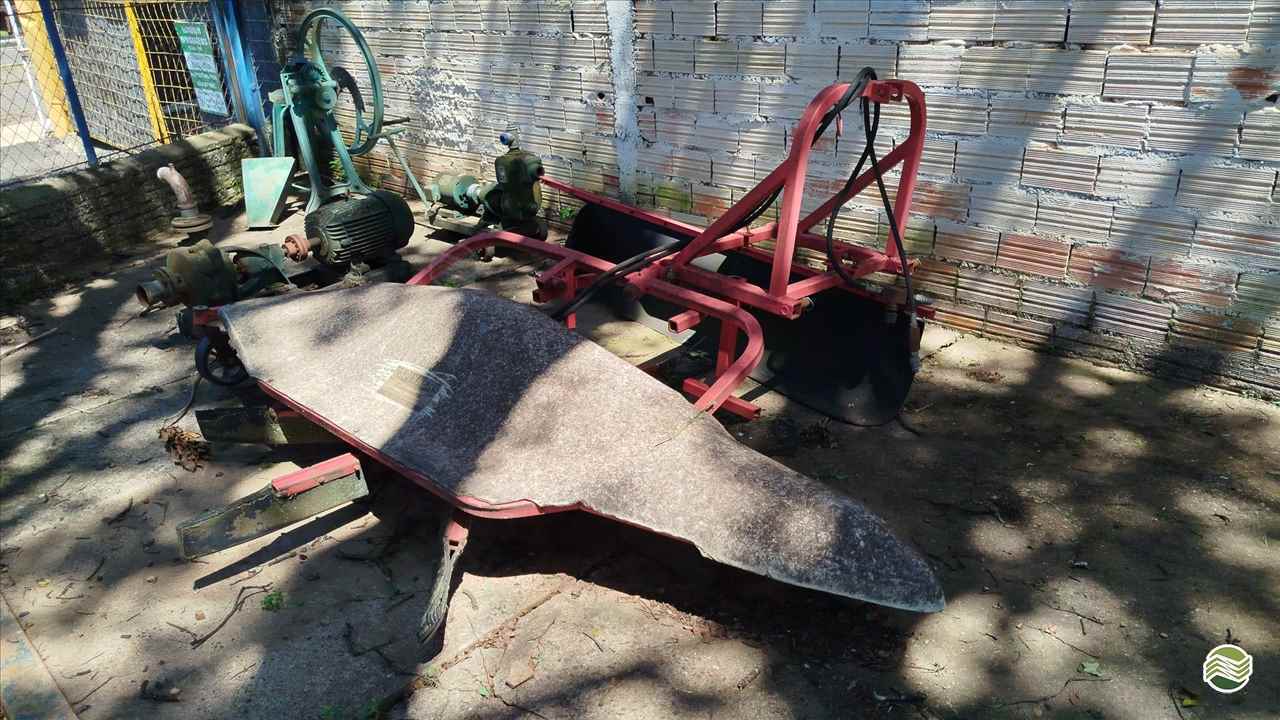 IMPLEMENTOS AGRICOLAS ARRUMADOR SOPRADOR MIAC ASM 1S Souza Neto Tratores e Implementos SAO MANUEL SÃO PAULO SP