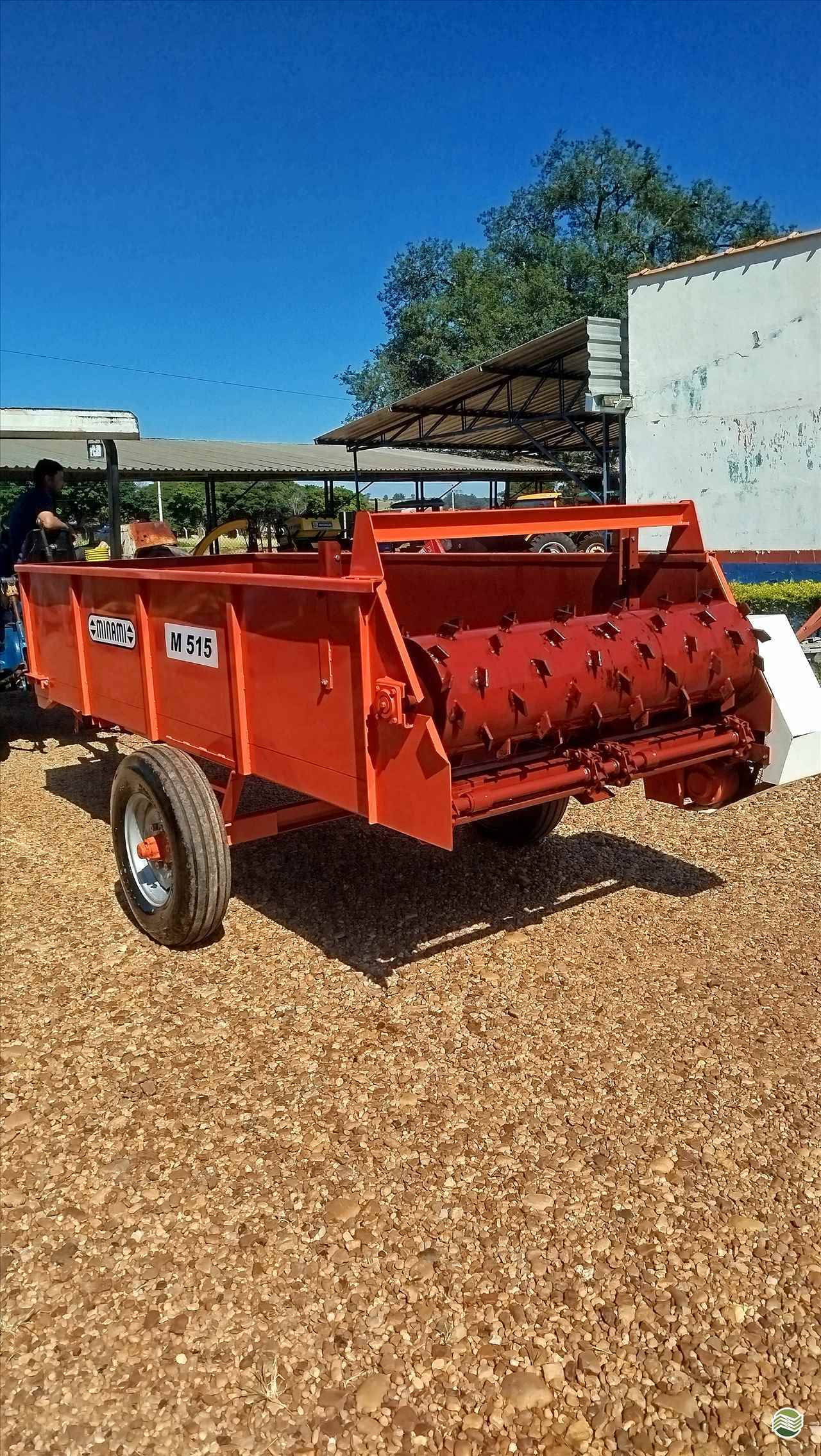 IMPLEMENTOS AGRICOLAS DISTRIBUIDOR ADUBO ORGÂNICO SÓLIDO Souza Neto Tratores e Implementos SAO MANUEL SÃO PAULO SP