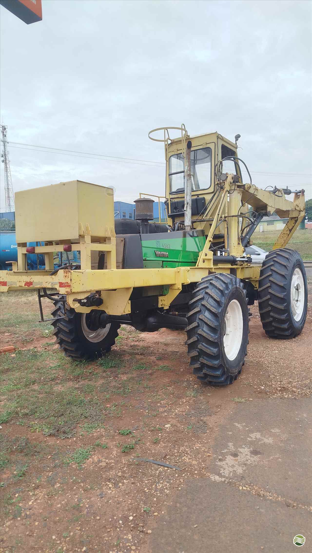 TRATOR VALMET VALMET 1280 Tração 4x4 Souza Neto Tratores e Implementos SAO MANUEL SÃO PAULO SP