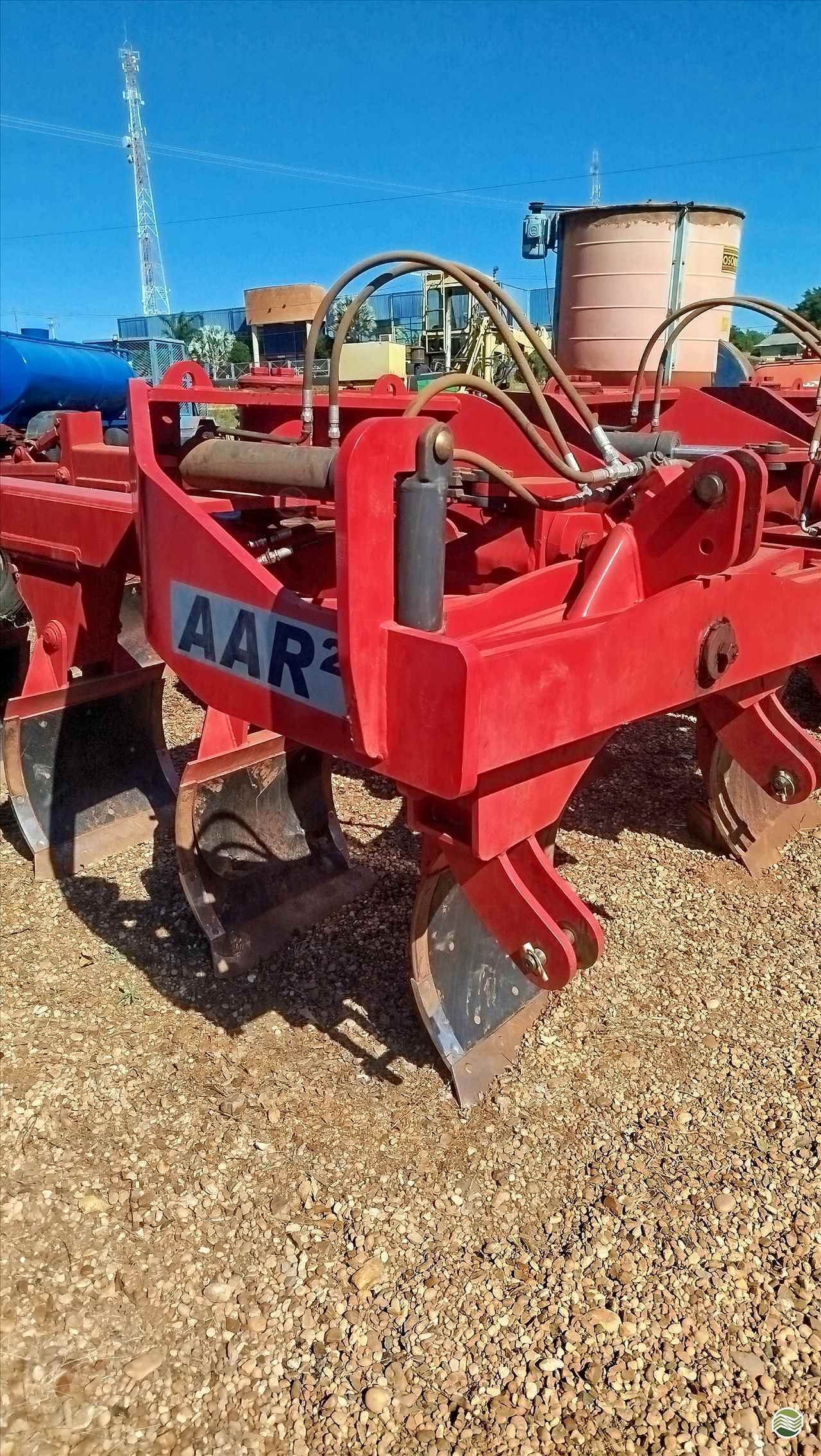 IMPLEMENTOS AGRICOLAS ARADO 5 DISCOS REVERSÍVEL Souza Neto Tratores e Implementos SAO MANUEL SÃO PAULO SP