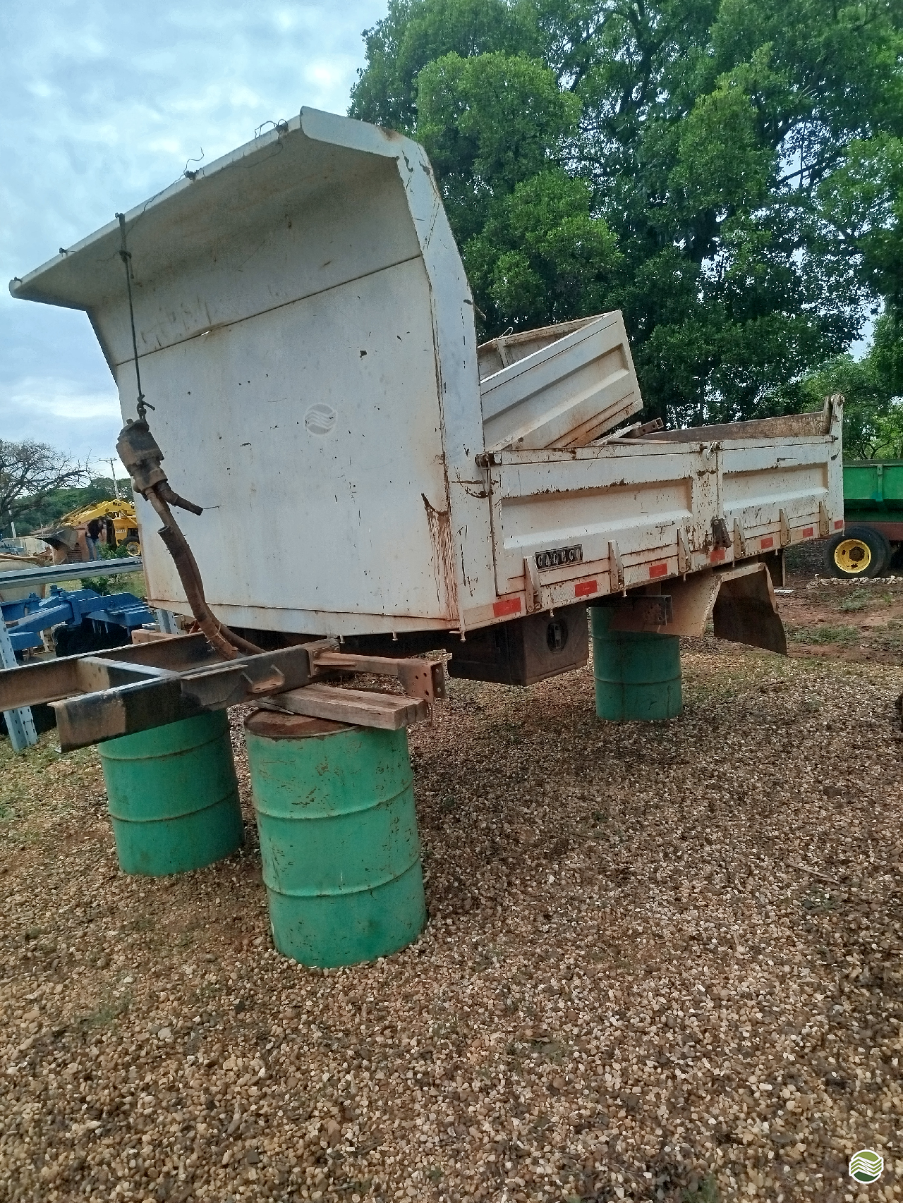 CARROCERIA SOBRE CHASSI  CAMINHAO 3/4 CAÇAMBA AGRÍCOLA Souza Neto Tratores e Implementos SAO MANUEL SÃO PAULO SP