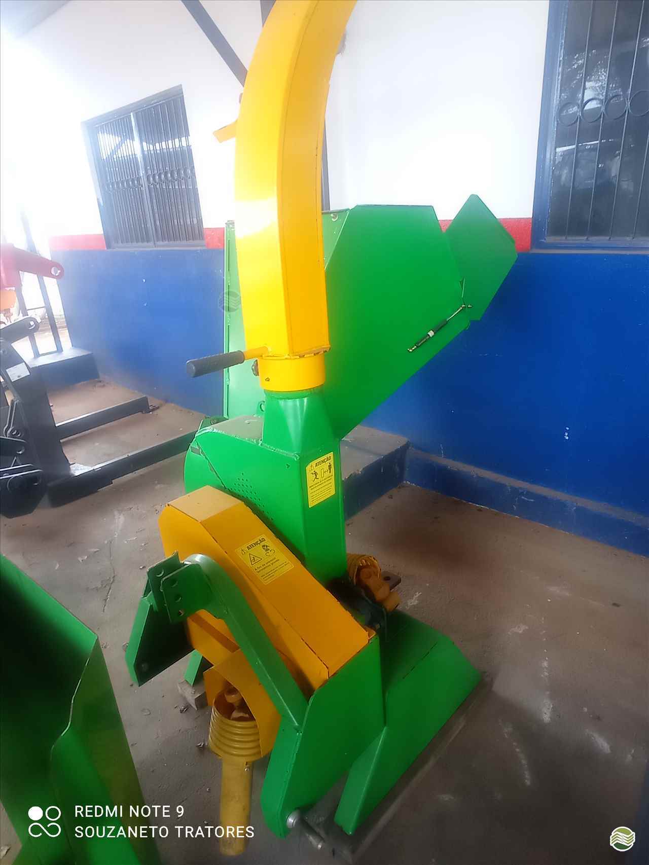 IMPLEMENTOS AGRICOLAS TRITURADOR LIMPEZA TRITURADOR HIDRÁULICO Souza Neto Tratores e Implementos SAO MANUEL SÃO PAULO SP