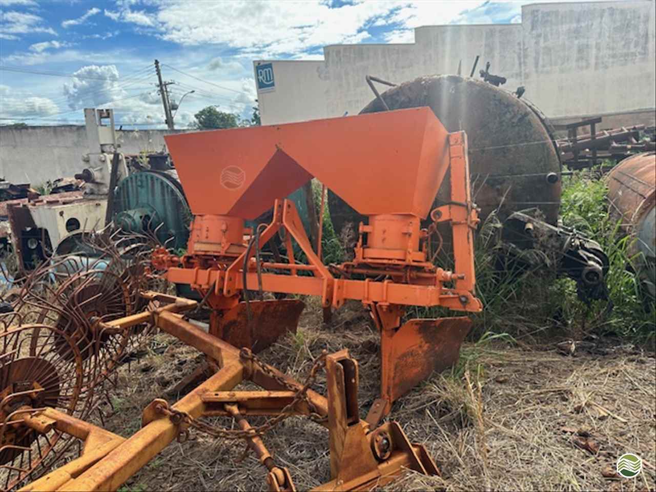 IMPLEMENTOS AGRICOLAS SULCADOR 2 LINHAS MZ Implementos e Peças JAU SÃO PAULO SP