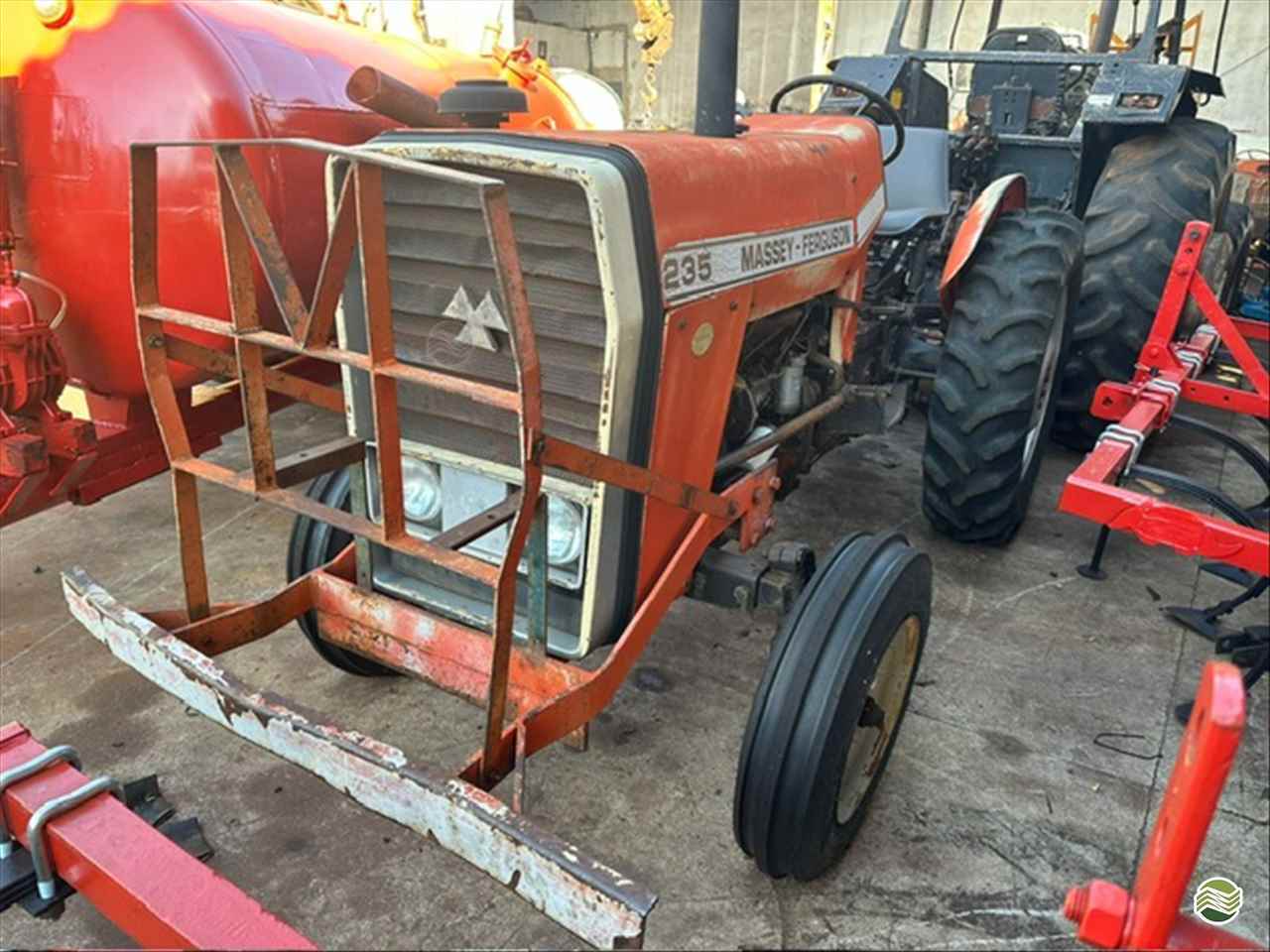 TRATOR MASSEY FERGUSON MF 235 Tração 4x2 MZ Implementos e Peças JAU SÃO PAULO SP