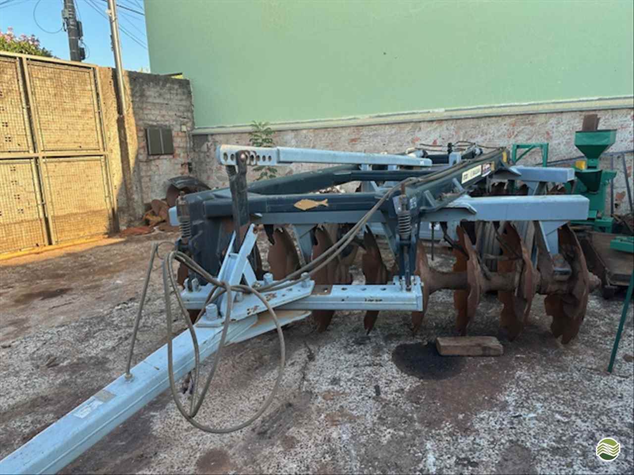 IMPLEMENTOS AGRICOLAS GRADE ARADORA ARADORA 18 DISCOS MZ Implementos e Peças JAU SÃO PAULO SP