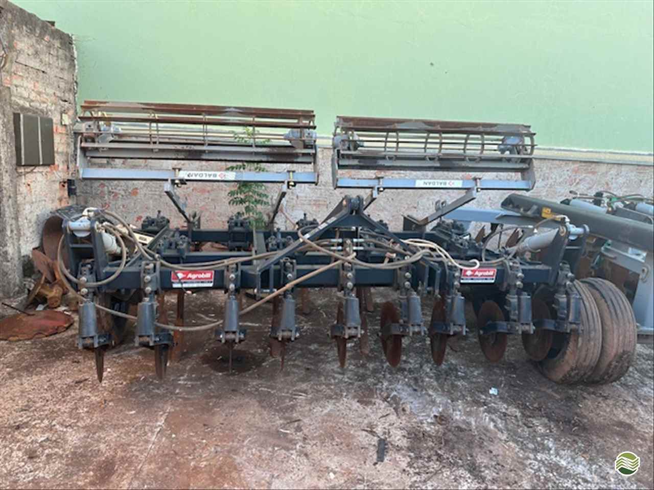 IMPLEMENTOS AGRICOLAS SUBSOLADOR 9 HASTES DISCO CORTE MZ Implementos e Peças JAU SÃO PAULO SP