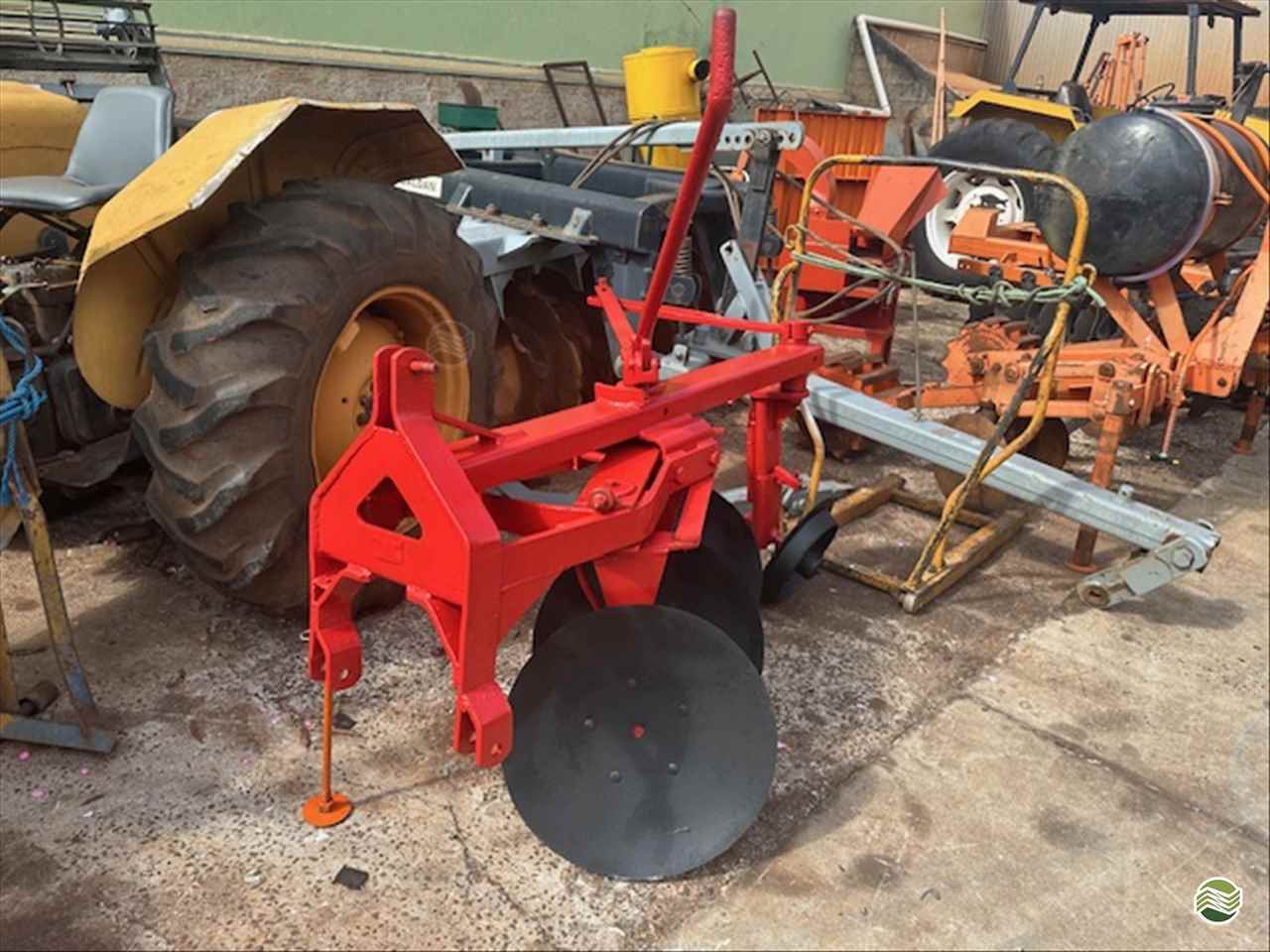 IMPLEMENTOS AGRICOLAS ARADO 3 DISCOS REVERSÍVEL MZ Implementos e Peças JAU SÃO PAULO SP