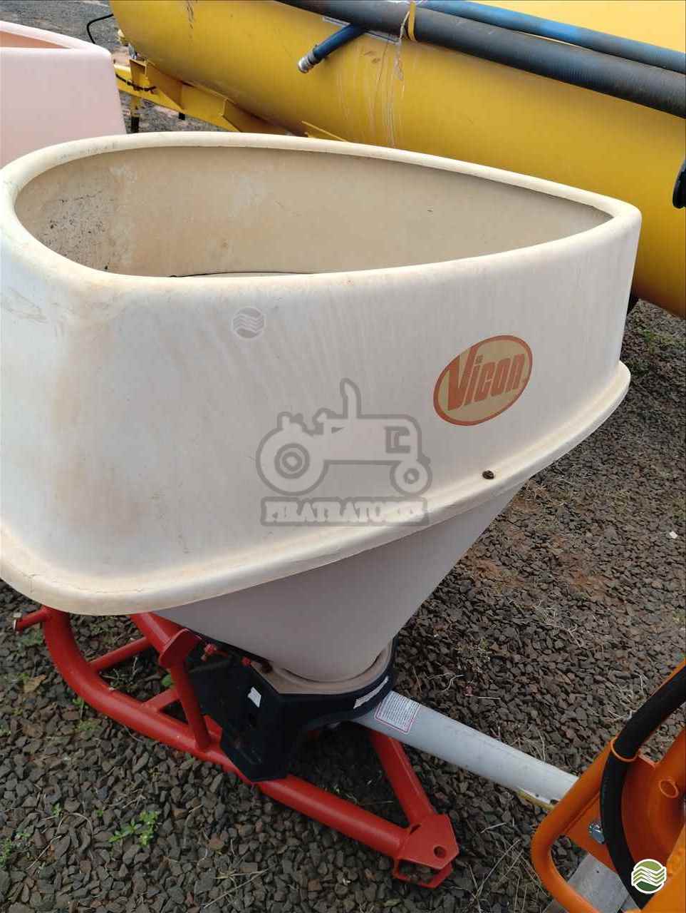 IMPLEMENTOS AGRICOLAS DISTRIBUIDOR ADUBADORA E SEMEADORA PENDULAR Pira Tratores AVARE SÃO PAULO SP