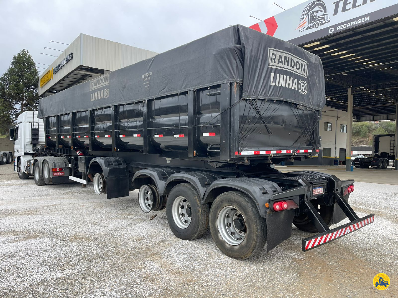CARRETA SEMI-REBOQUE BASCULANTE Mega Carretas - Guerra ALMIRANTE TAMANDARE PARANÁ PR