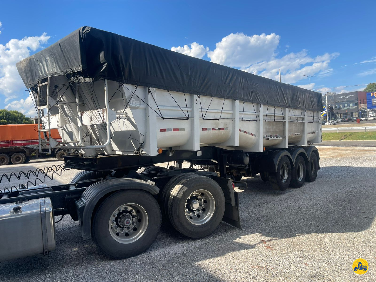 CARRETA SEMI-REBOQUE BASCULANTE Mega Carretas - Guerra ALMIRANTE TAMANDARE PARANÁ PR