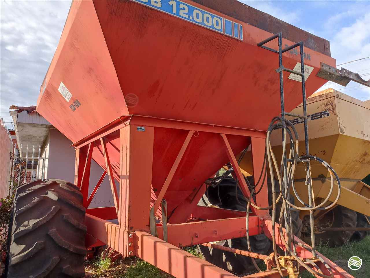 IMPLEMENTOS AGRICOLAS CARRETA BAZUKA GRANELEIRA 12000 Verenka Implementos Agrícolas  TURVO PARANÁ PR