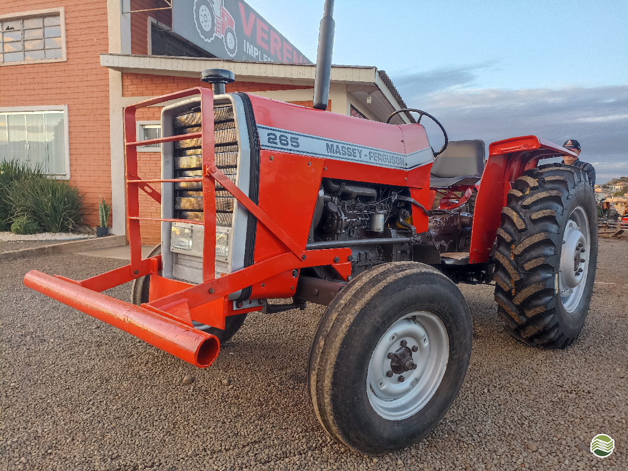 TRATOR MASSEY FERGUSON MF 265 Tração 4x2 Verenka Implementos Agrícolas  TURVO PARANÁ PR
