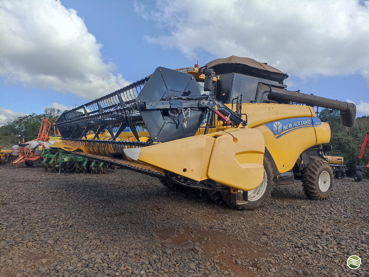 COLHEITADEIRA NEW HOLLAND CR 5.85 Verenka Implementos Agrícolas  TURVO PARANÁ PR