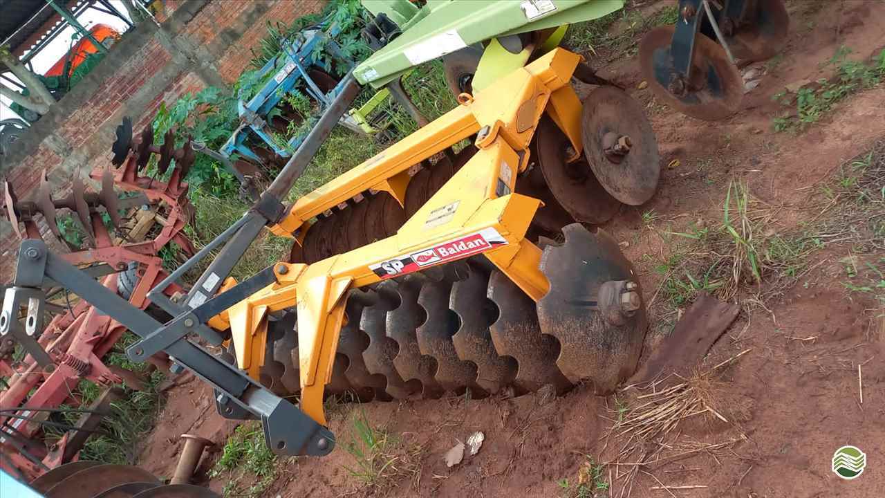 IMPLEMENTOS AGRICOLAS GRADE NIVELADORA NIVELADORA 28 DISCOS Tratorama Máquinas e Implementos UMUARAMA PARANÁ PR