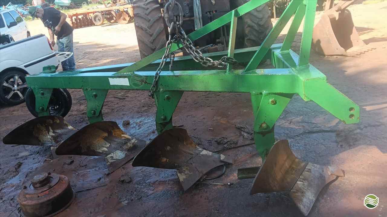 IMPLEMENTOS AGRICOLAS ARADO ARADO DE AIVECA Tratorama Máquinas e Implementos UMUARAMA PARANÁ PR
