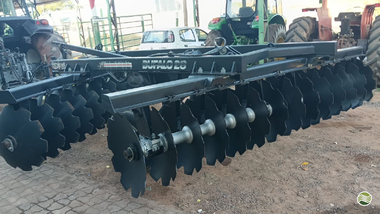 IMPLEMENTOS AGRICOLAS GRADE INTERMEDIÁRIA INTERMEDIÁRIA 28 DISCOS Tratorama Máquinas e Implementos UMUARAMA PARANÁ PR