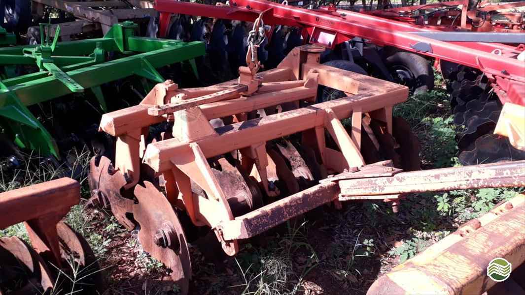 IMPLEMENTOS AGRICOLAS GRADE ARADORA ARADORA 18 DISCOS Tratorama Máquinas e Implementos UMUARAMA PARANÁ PR