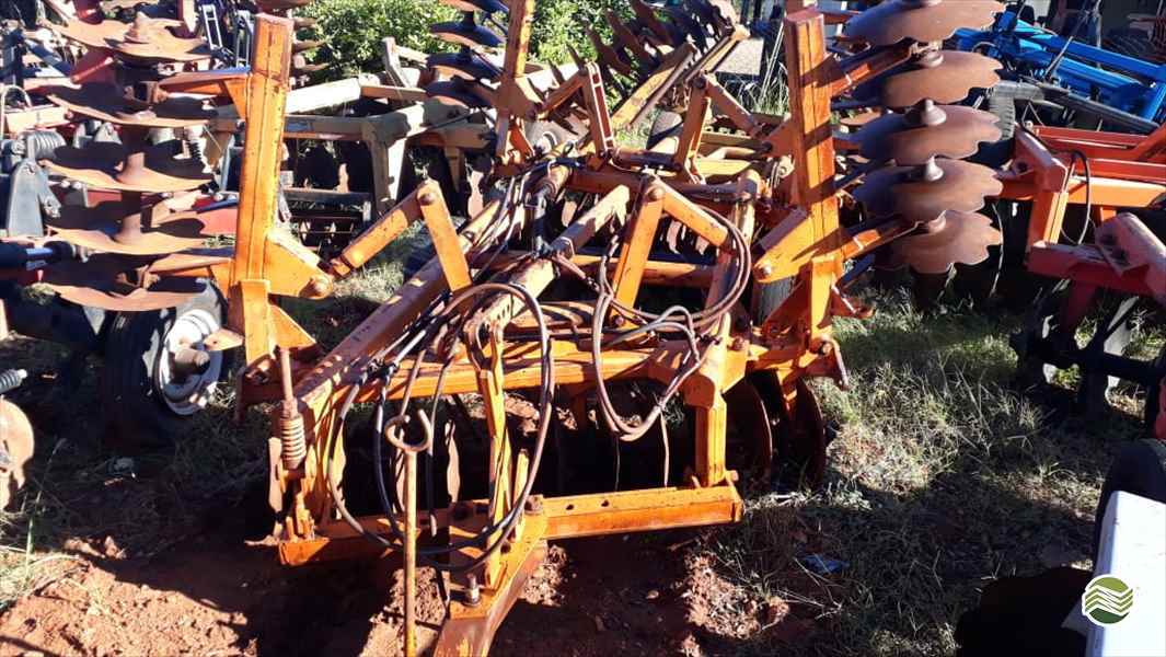 IMPLEMENTOS AGRICOLAS GRADE NIVELADORA NIVELADORA 42 DISCOS Tratorama Máquinas e Implementos UMUARAMA PARANÁ PR