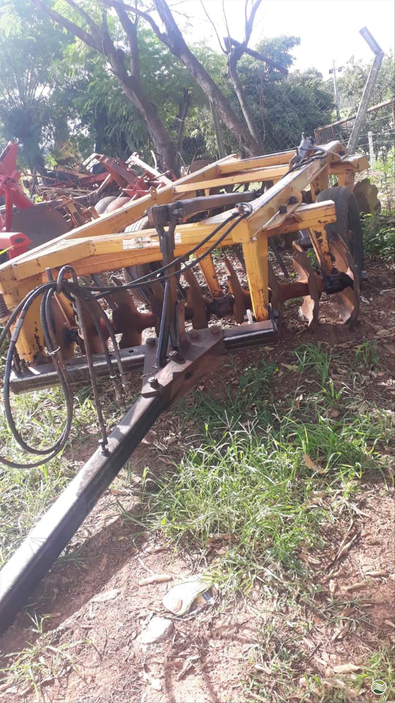 IMPLEMENTOS AGRICOLAS GRADE ARADORA ARADORA 18 DISCOS Tratorama Máquinas e Implementos UMUARAMA PARANÁ PR