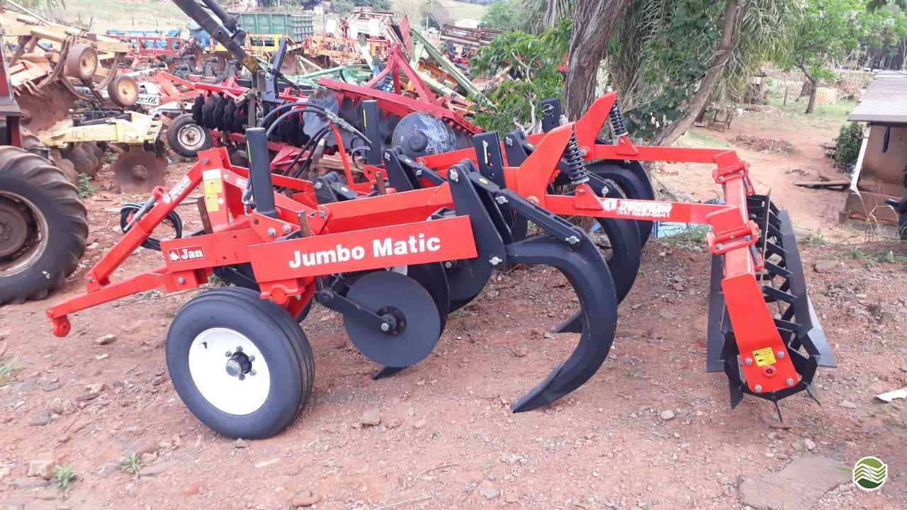 IMPLEMENTOS AGRICOLAS SUBSOLADOR 5 HASTES Tratorama Máquinas e Implementos UMUARAMA PARANÁ PR