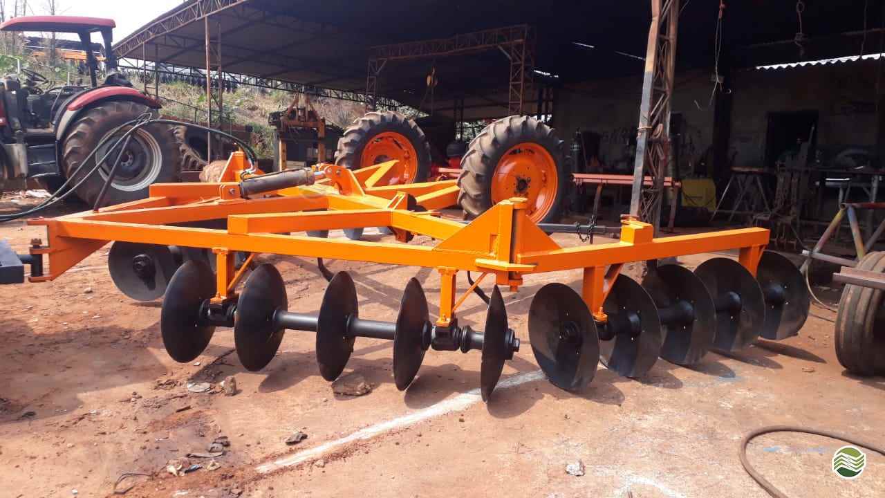 IMPLEMENTOS AGRICOLAS TERRACEADOR 20 DISCOS Tratorama Máquinas e Implementos UMUARAMA PARANÁ PR