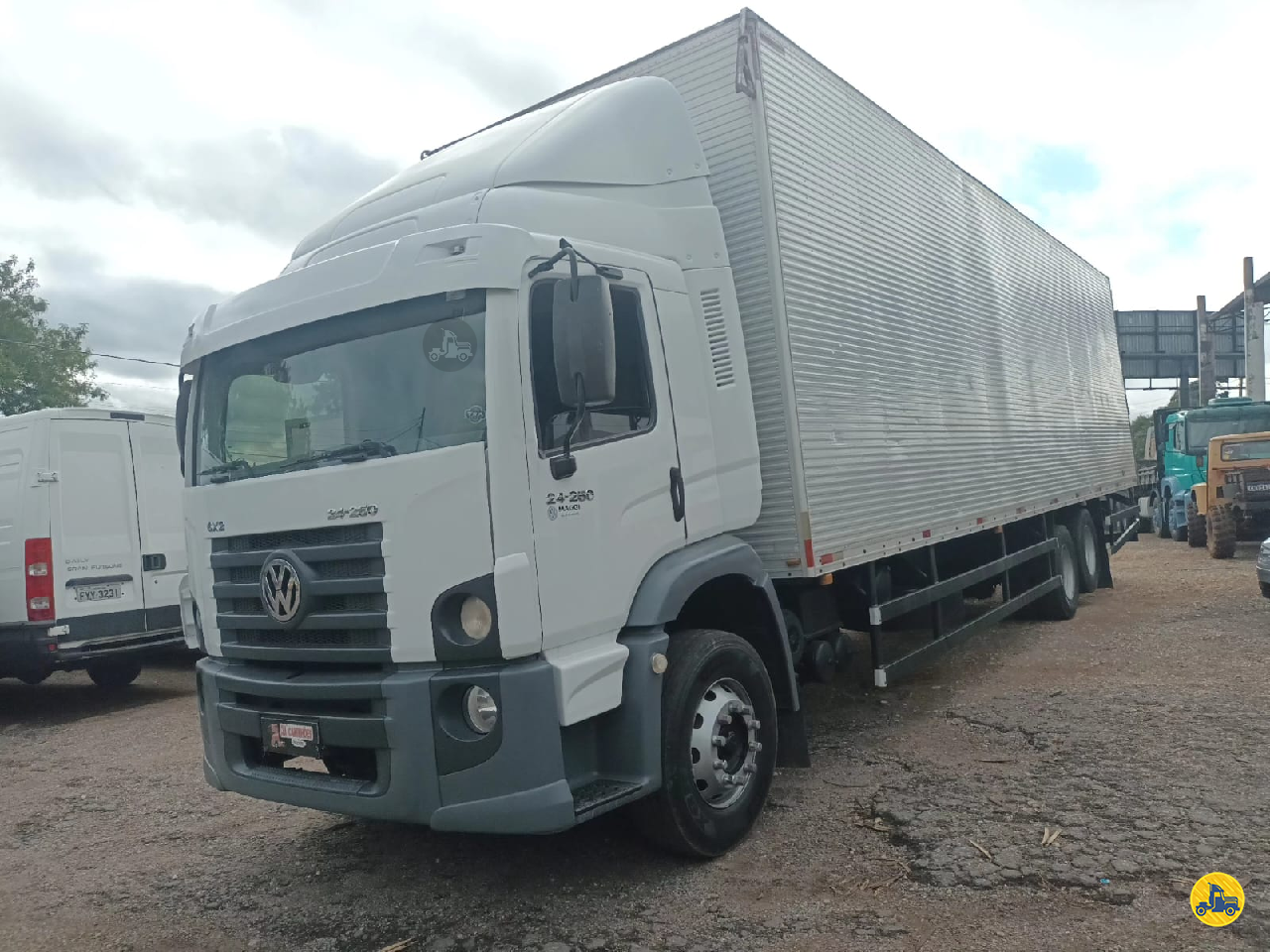 CAMINHAO VOLKSWAGEN VW 24250 Baú Furgão Truck 6x2 CLA Caminhões e Veículos JUNDIAI SÃO PAULO SP