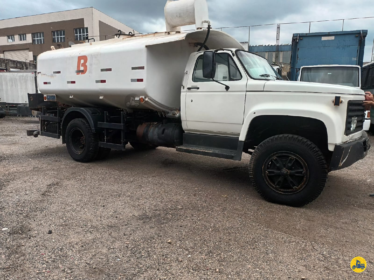 CAMINHAO GM D12000 Tanque Pipa Toco 4x2 CLA Caminhões e Veículos JUNDIAI SÃO PAULO SP