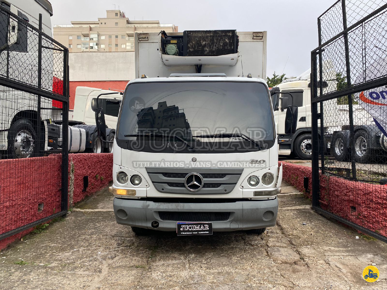 MB 815 de Jucimar Utilitários e Caminhões