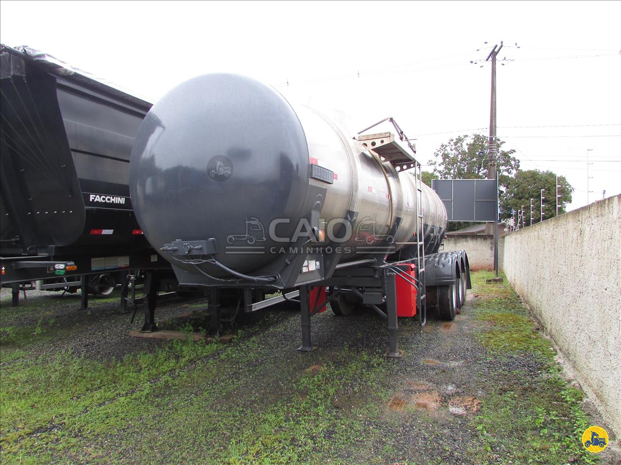 CARRETA SEMI-REBOQUE TANQUE INOX Caio Caminhões SAO JOSE DOS PINHAIS PARANÁ PR