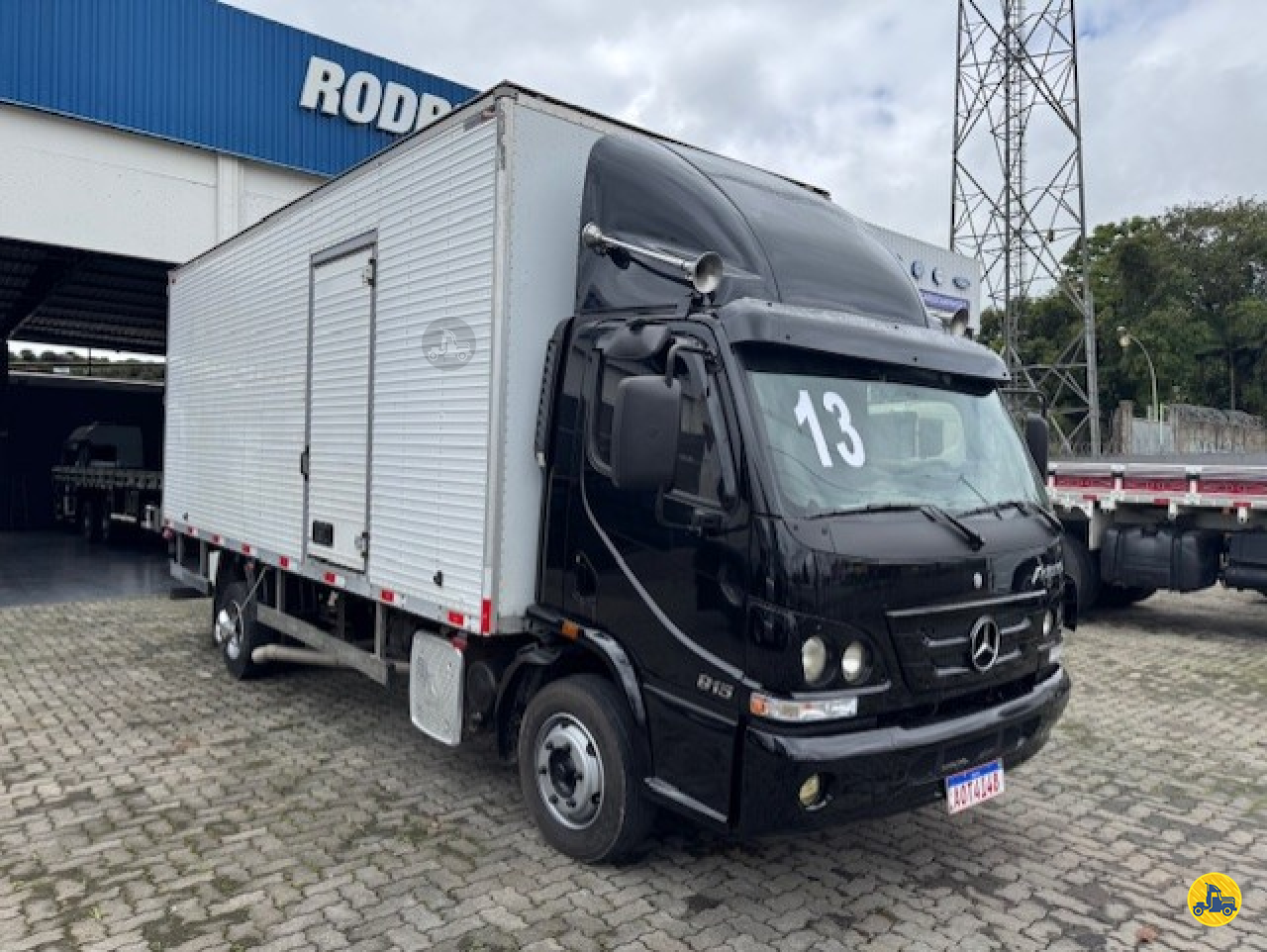 CAMINHAO MERCEDES-BENZ MB 815 Baú Furgão 3/4 4x2 Rodricardo Caminhões COLOMBO PARANÁ PR