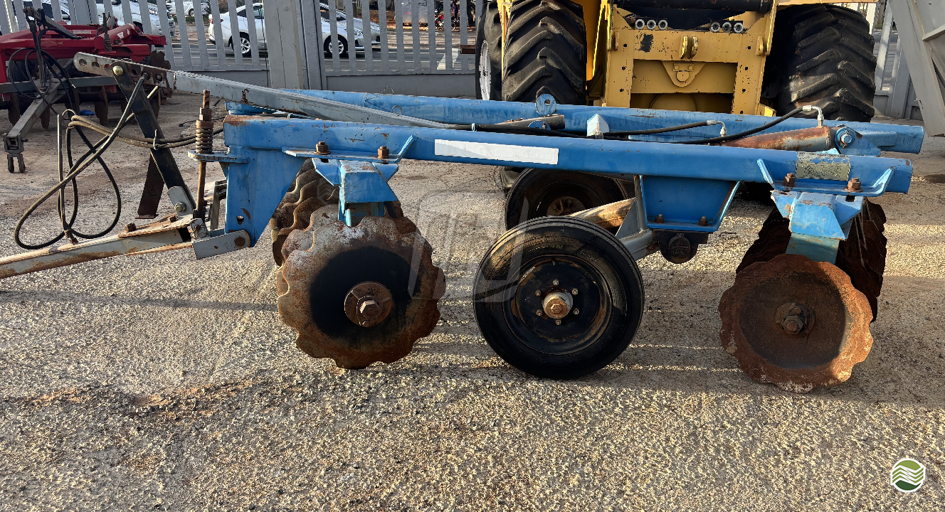 IMPLEMENTOS AGRICOLAS GRADE ARADORA ARADORA 14 DISCOS Inácio Tratores GOIANIA GOIAS GO