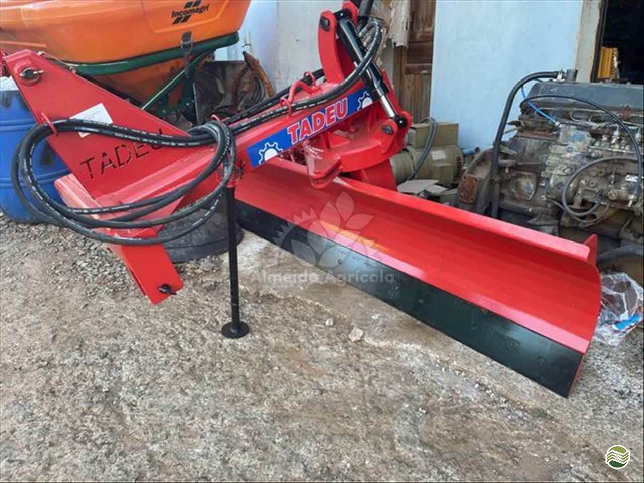 IMPLEMENTOS AGRICOLAS PLAINA NIVELADORA PLAINA HIDRÁULICA TRASEIRA Almeida Agrícola SAO MIGUEL ARCANJO SÃO PAULO SP