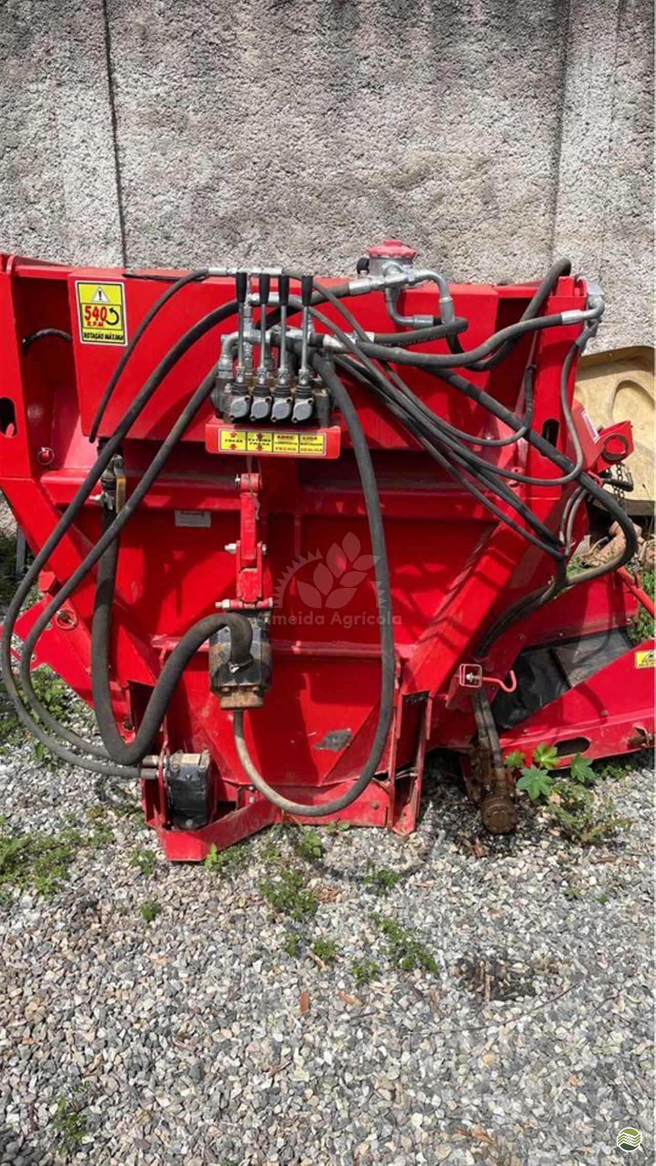 IMPLEMENTOS AGRICOLAS VAGAO VERTICAL VAGAO VERTICAL AUTO-CARREGÁVEL Almeida Agrícola SAO MIGUEL ARCANJO SÃO PAULO SP