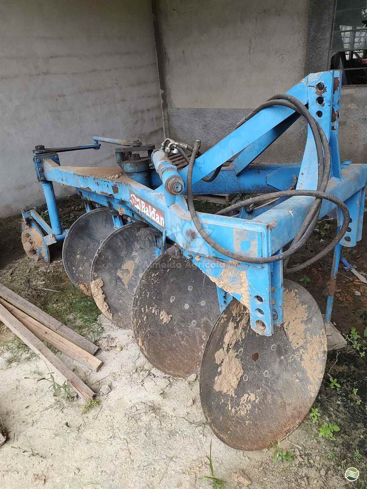 IMPLEMENTOS AGRICOLAS ARADO 4 DISCOS REVERSÍVEL Almeida Agrícola SAO MIGUEL ARCANJO SÃO PAULO SP