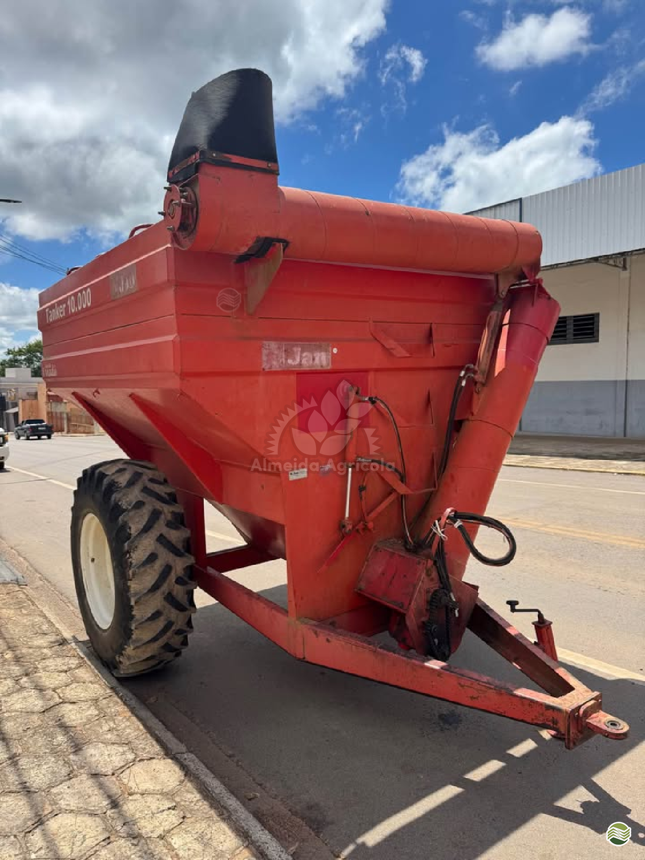 IMPLEMENTOS AGRICOLAS CARRETA BAZUKA GRANELEIRA 10000 Almeida Agrícola SAO MIGUEL ARCANJO SÃO PAULO SP