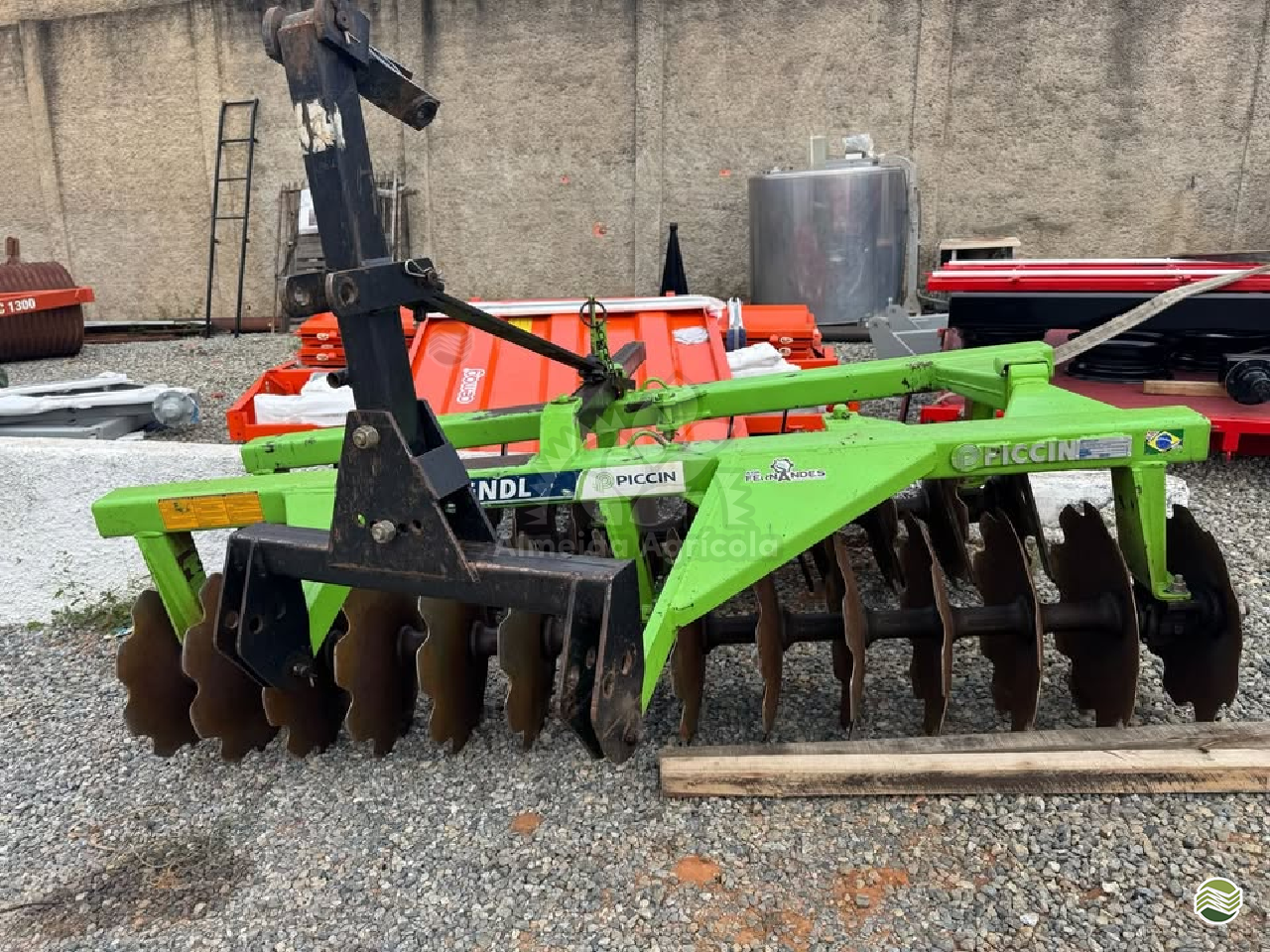 IMPLEMENTOS AGRICOLAS GRADE NIVELADORA NIVELADORA 28 DISCOS Almeida Agrícola SAO MIGUEL ARCANJO SÃO PAULO SP