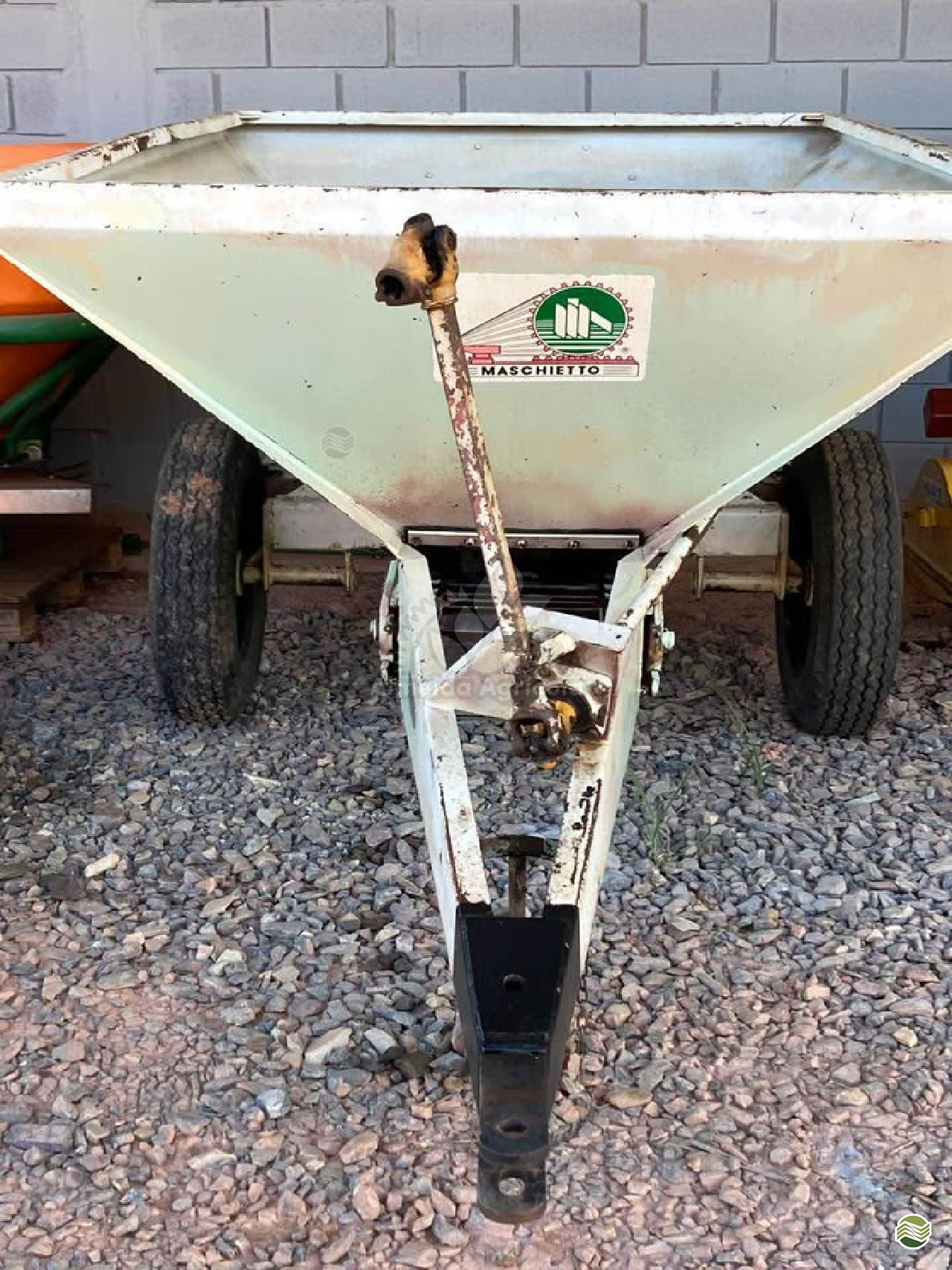 IMPLEMENTOS AGRICOLAS DISTRIBUIDOR CALCÁRIO 26000 kg Almeida Agrícola SAO MIGUEL ARCANJO SÃO PAULO SP