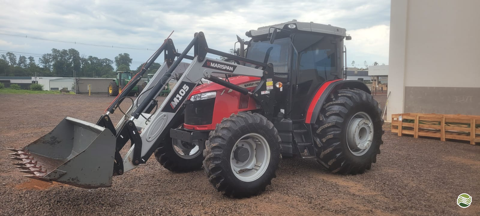 TRATOR MASSEY FERGUSON MF 6713 Tração 4x4 M.A. Máquinas Agrícolas - Umuarama UMUARAMA PARANÁ PR