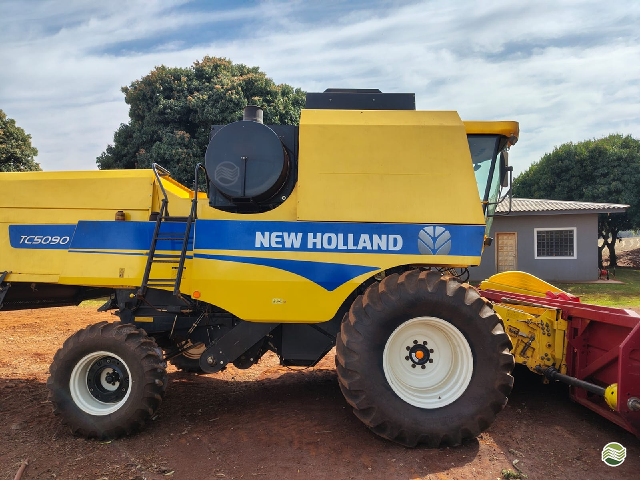 COLHEITADEIRA NEW HOLLAND TC 5090 Léo.Agro CAMBE PARANÁ PR
