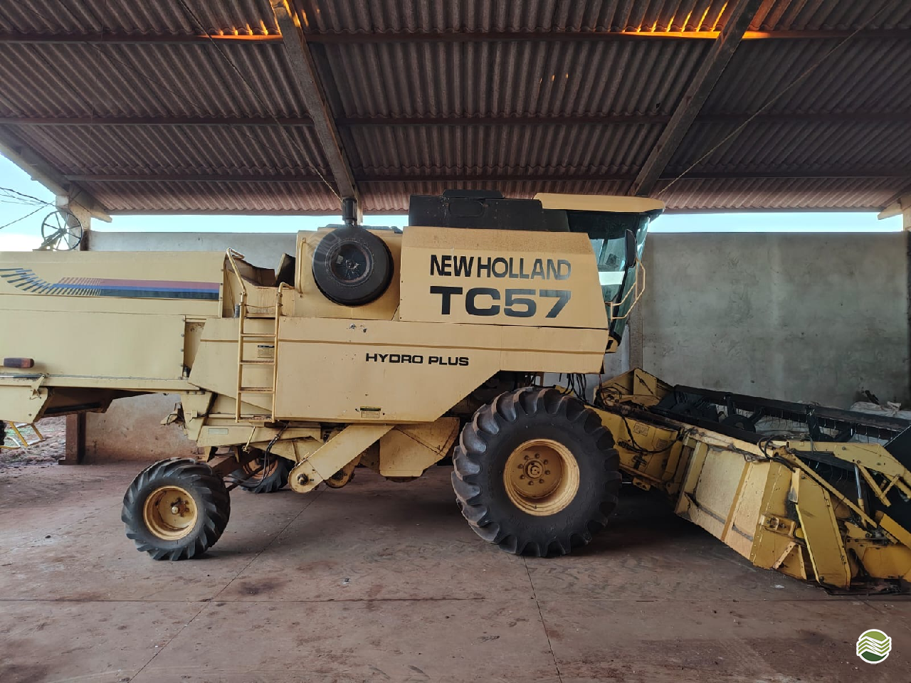 COLHEITADEIRA NEW HOLLAND TC 57