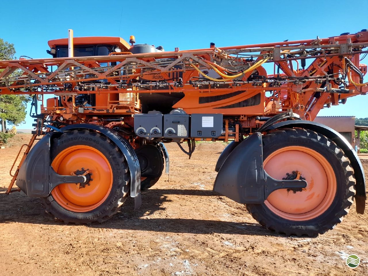 PULVERIZADOR JACTO UNIPORT 3030 Tração 4x4 Léo.Agro CAMBE PARANÁ PR