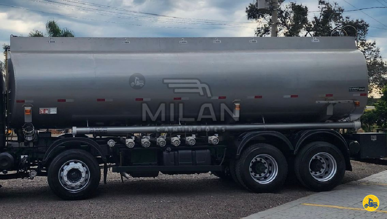 CARROCERIA SOBRE CHASSI  BITRUCK TANQUE AÇO Milan Caminhões SARANDI RIO GRANDE DO SUL RS