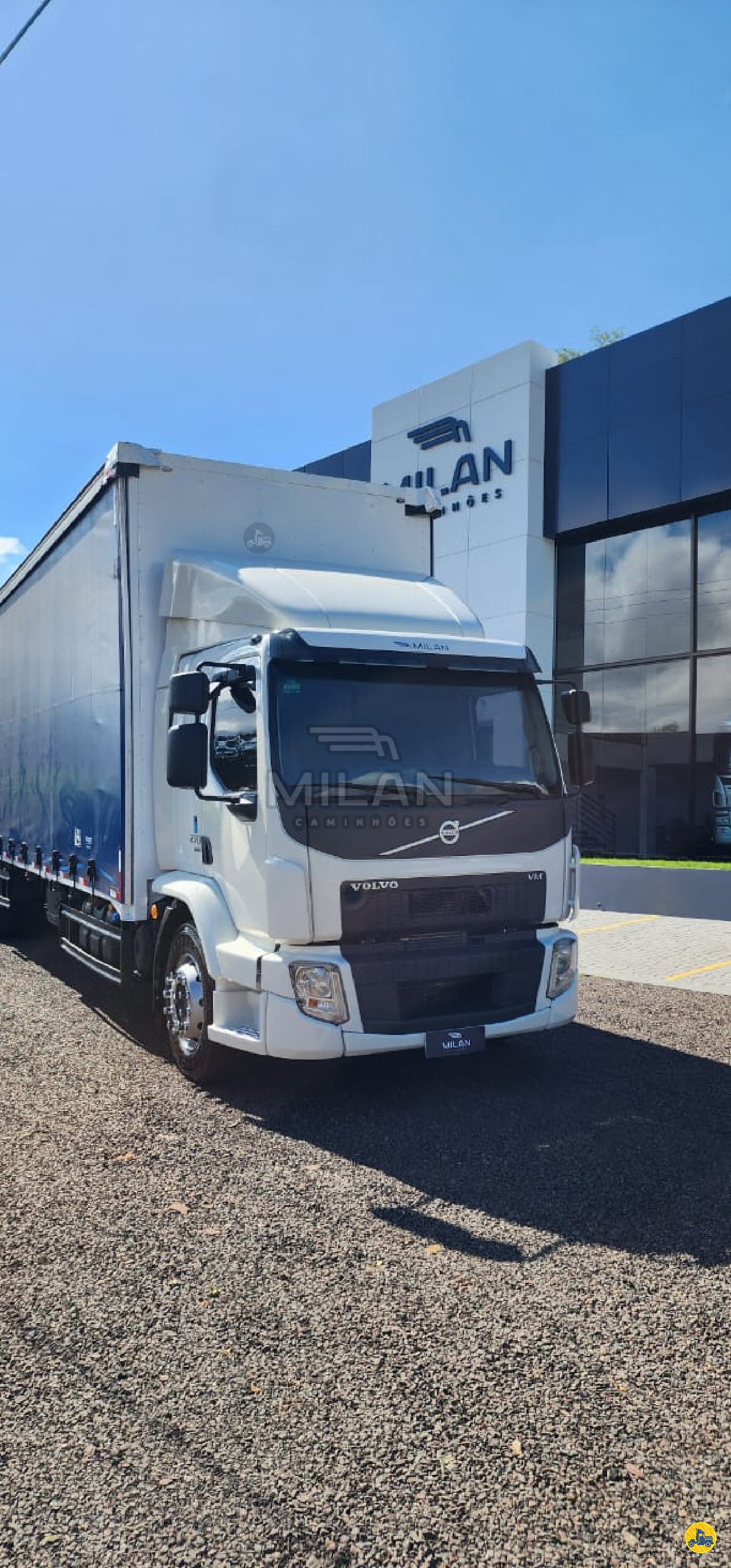 CAMINHAO VOLVO VOLVO VM 270 Baú Sider Truck 6x2 Milan Caminhões SARANDI RIO GRANDE DO SUL RS