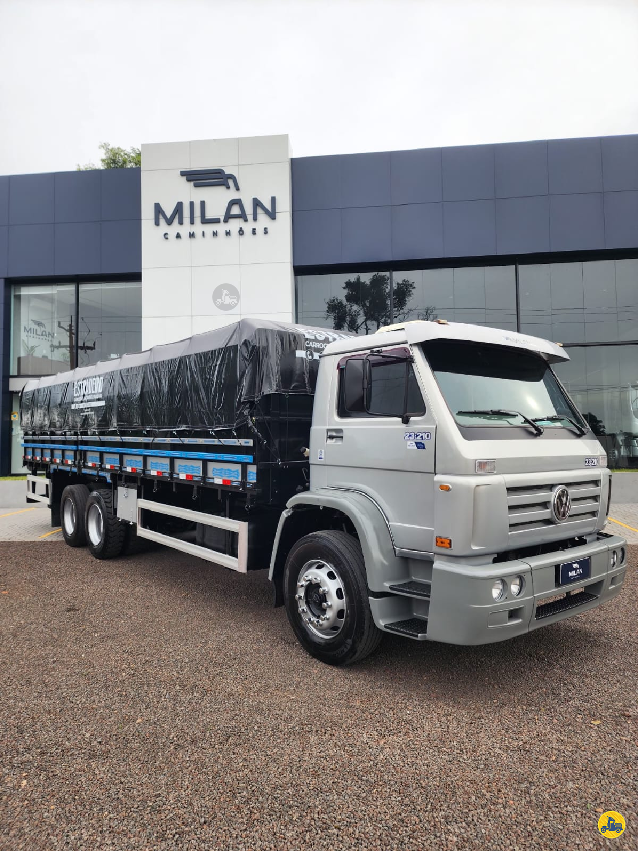 CAMINHAO VOLKSWAGEN VW 23210 Graneleiro Cavalo 6x2 Milan Caminhões SARANDI RIO GRANDE DO SUL RS