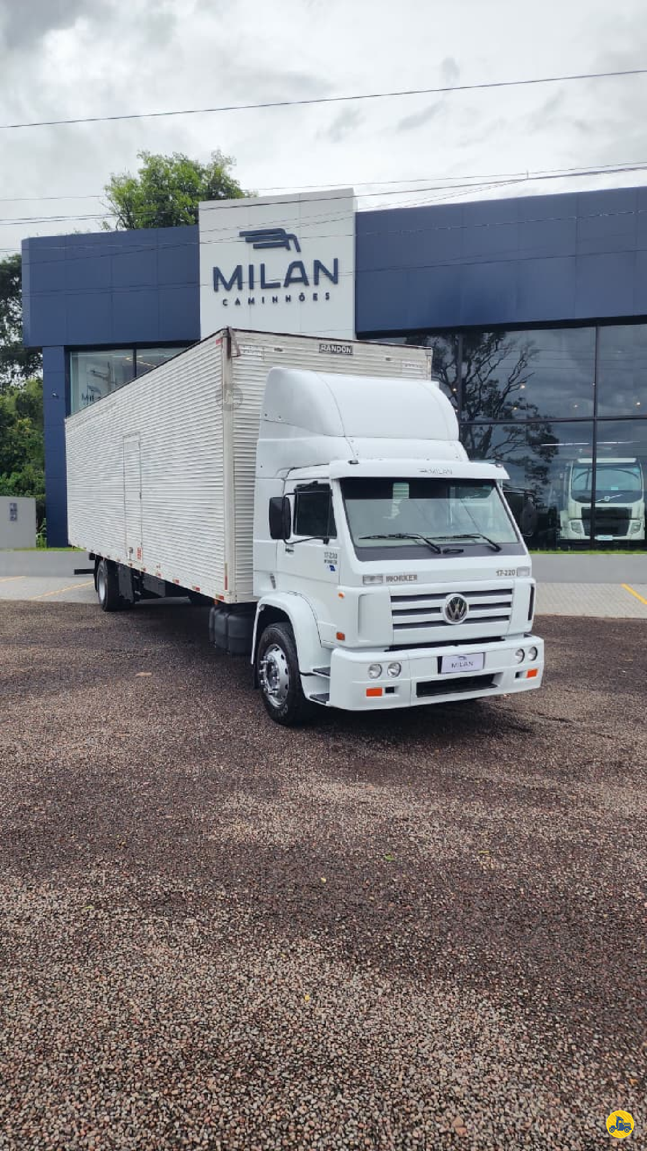 CAMINHAO VOLKSWAGEN VW 17220 Baú Furgão Toco 4x2 Milan Caminhões SARANDI RIO GRANDE DO SUL RS